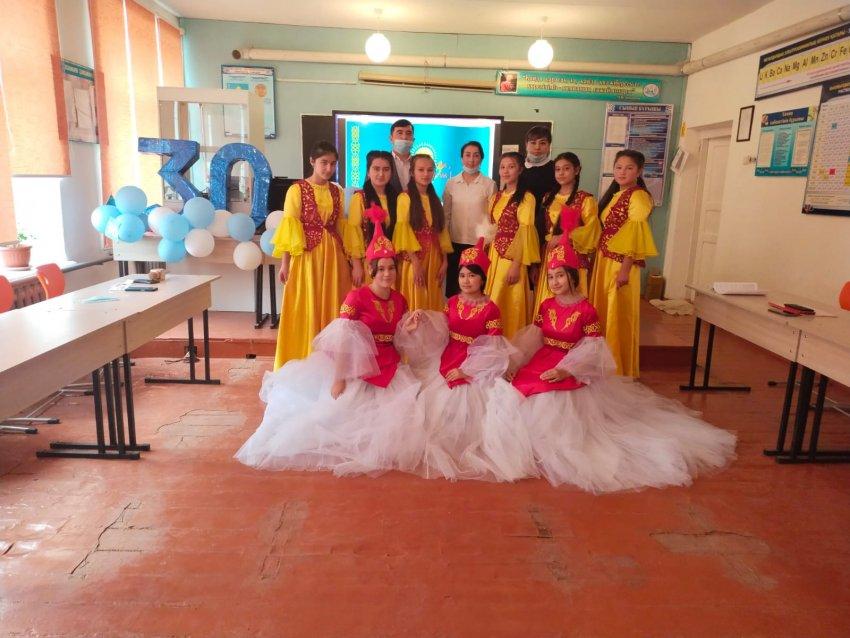 "Тәуелсіздік -- тірегім. Қазақстан -- жүрегім"